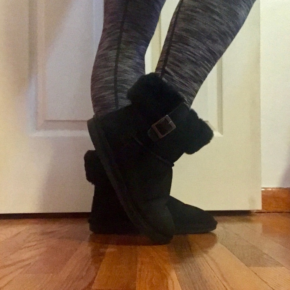 Bearpaw women's black ankle boots